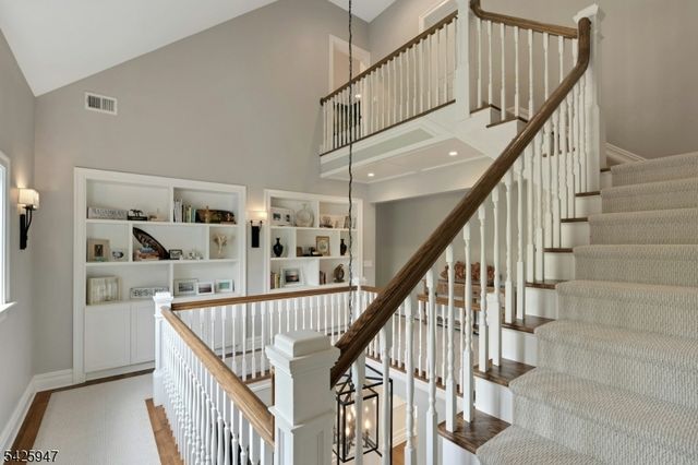 138 Oakwood Rd, Watchung Boro, NJ 07069