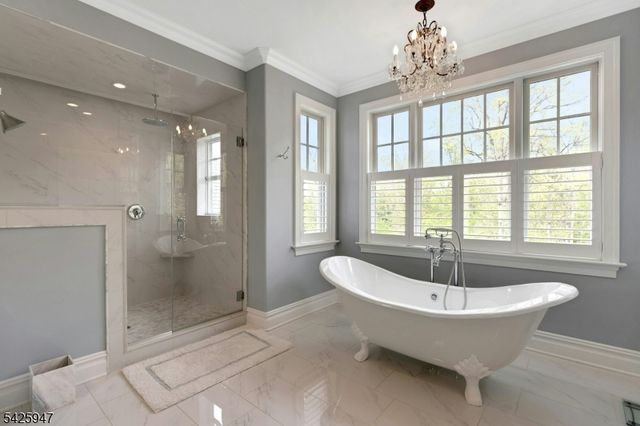 138 Oakwood Rd, Watchung Boro, NJ 07069