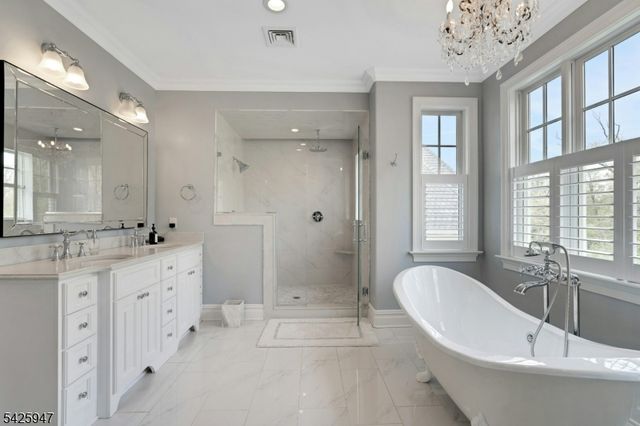 138 Oakwood Rd, Watchung Boro, NJ 07069
