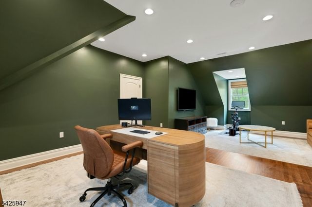 138 Oakwood Rd, Watchung Boro, NJ 07069