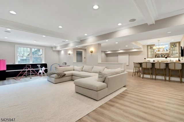 138 Oakwood Rd, Watchung Boro, NJ 07069