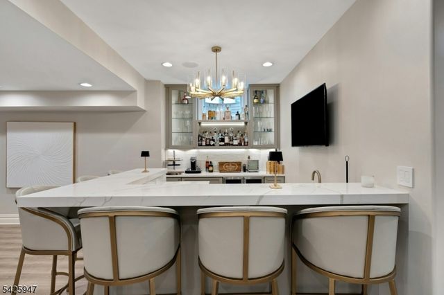 138 Oakwood Rd, Watchung Boro, NJ 07069