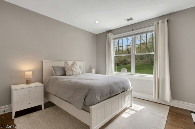 138 Oakwood Rd, Watchung Boro, NJ 07069