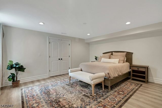 138 Oakwood Rd, Watchung Boro, NJ 07069