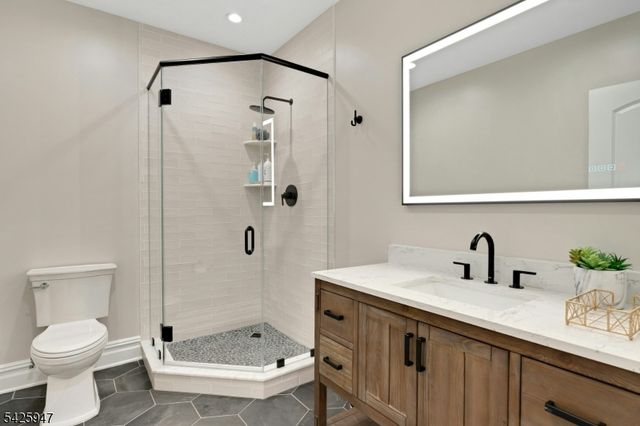 138 Oakwood Rd, Watchung Boro, NJ 07069