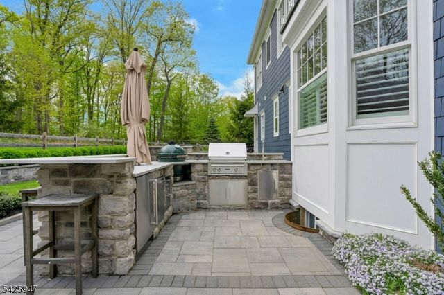 138 Oakwood Rd, Watchung Boro, NJ 07069