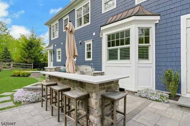 138 Oakwood Rd, Watchung Boro, NJ 07069