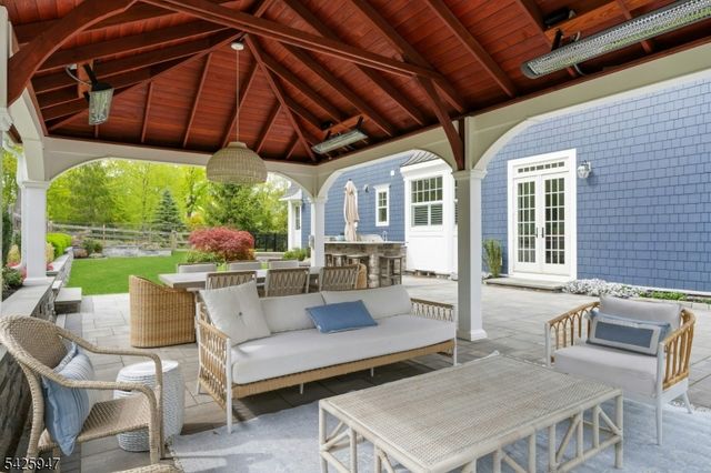 138 Oakwood Rd, Watchung Boro, NJ 07069