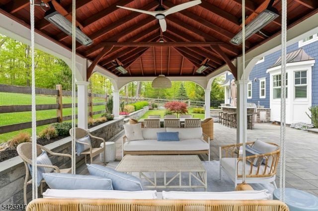 138 Oakwood Rd, Watchung Boro, NJ 07069