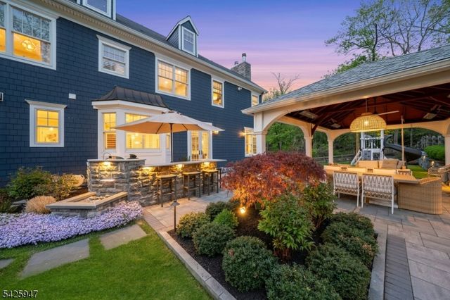 138 Oakwood Rd, Watchung Boro, NJ 07069
