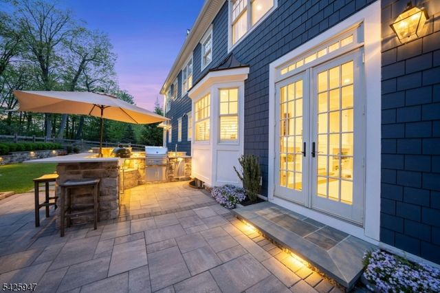 138 Oakwood Rd, Watchung Boro, NJ 07069