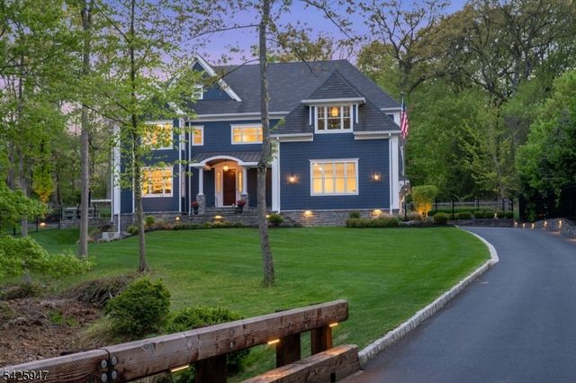 138 Oakwood Rd, Watchung Boro, NJ 07069