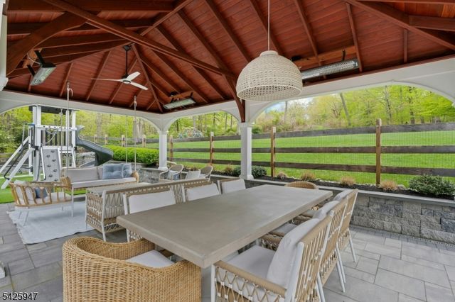 138 Oakwood Rd, Watchung Boro, NJ 07069