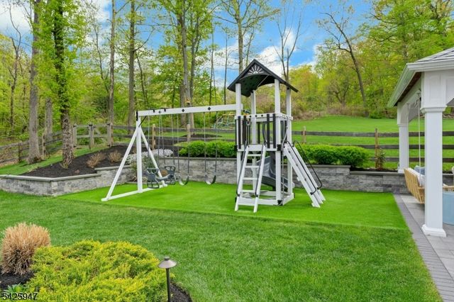 138 Oakwood Rd, Watchung Boro, NJ 07069