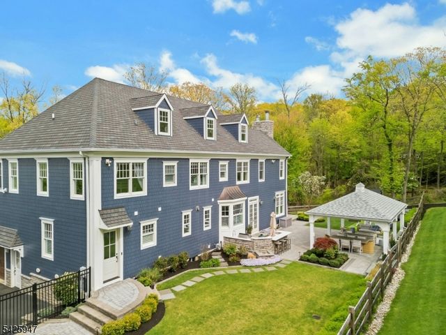 138 Oakwood Rd, Watchung Boro, NJ 07069