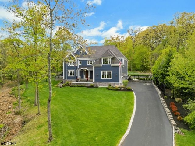 138 Oakwood Rd, Watchung Boro, NJ 07069