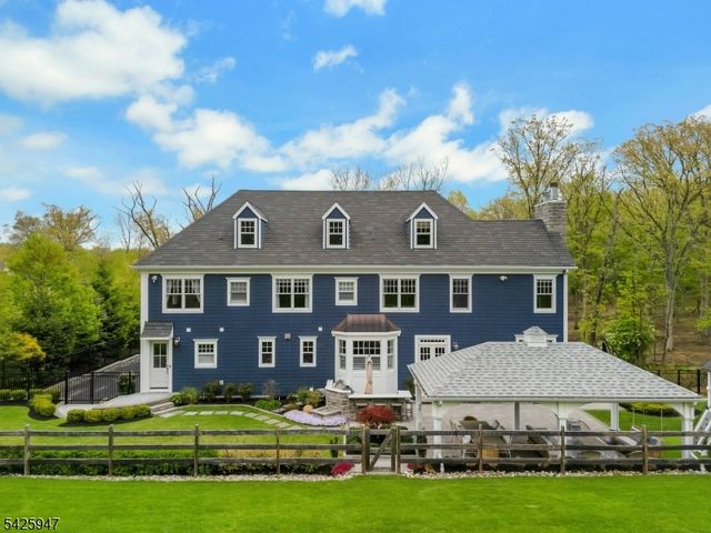 138 Oakwood Rd, Watchung Boro, NJ 07069