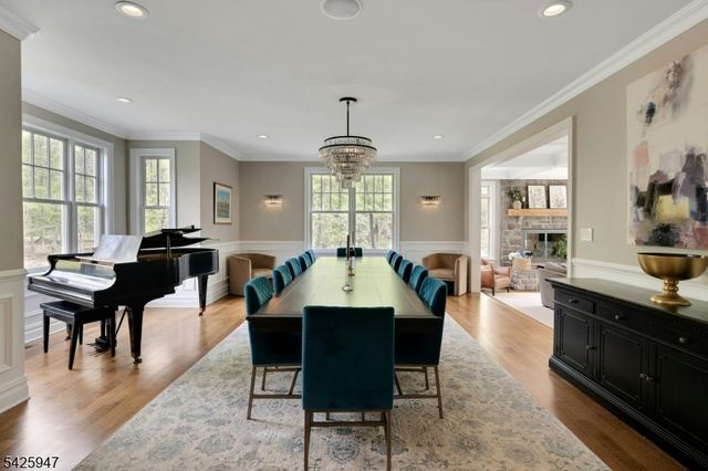 138 Oakwood Rd, Watchung Boro, NJ 07069