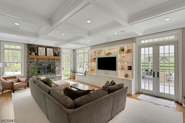 138 Oakwood Rd, Watchung Boro, NJ 07069