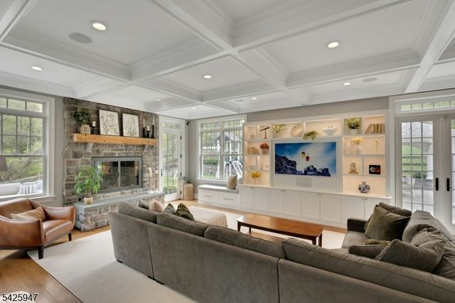 138 Oakwood Rd, Watchung Boro, NJ 07069