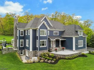 138 Oakwood Rd, Watchung Boro, NJ 07069