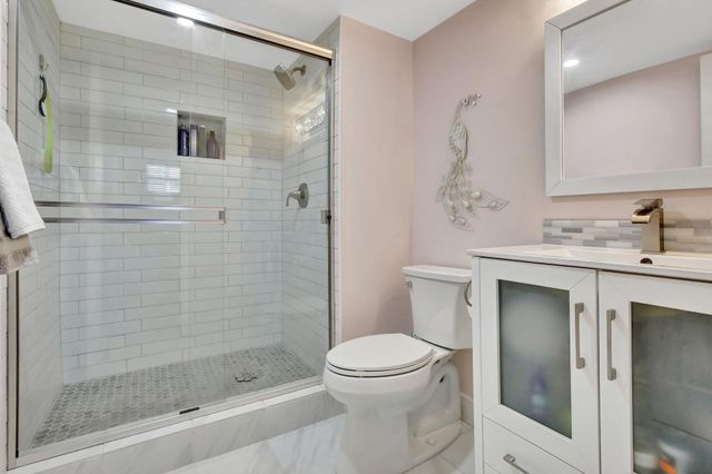 700 S HOLLYBROOK Drive 104, Pembroke Pines, FL 33025