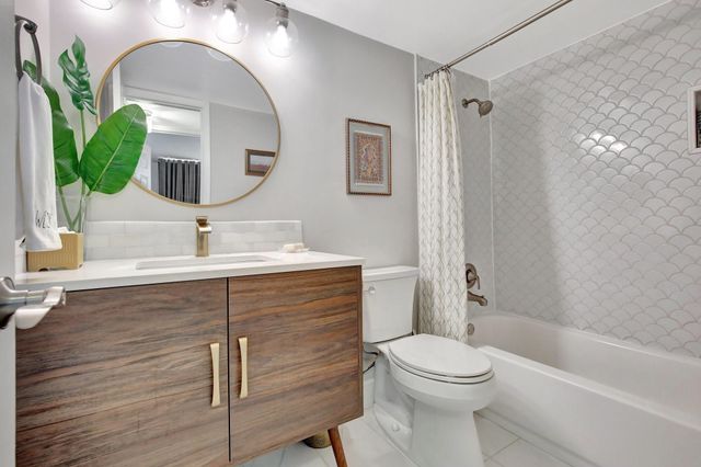 700 S HOLLYBROOK Drive 104, Pembroke Pines, FL 33025