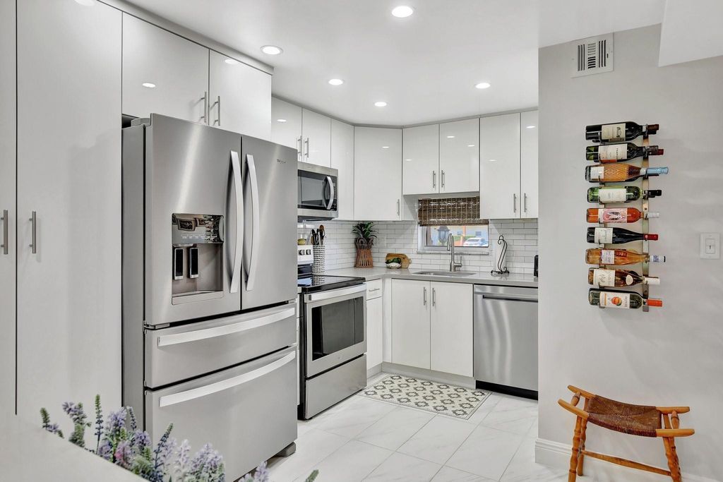 700 S HOLLYBROOK Drive 104, Pembroke Pines, FL 33025