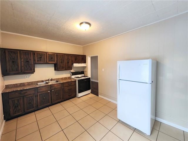 22 Harlem Ave 1, Mckees Rocks, PA 15136