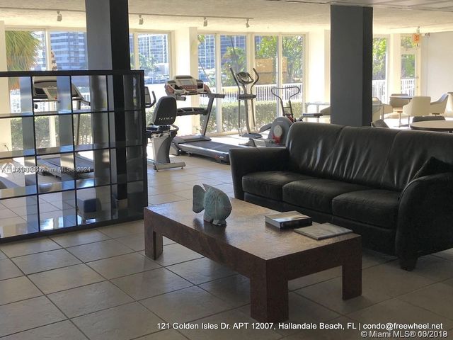 121 Golden Isles Dr 407, Hallandale Beach, FL 33009