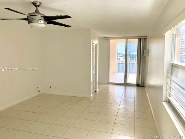 121 Golden Isles Dr 407, Hallandale Beach, FL 33009