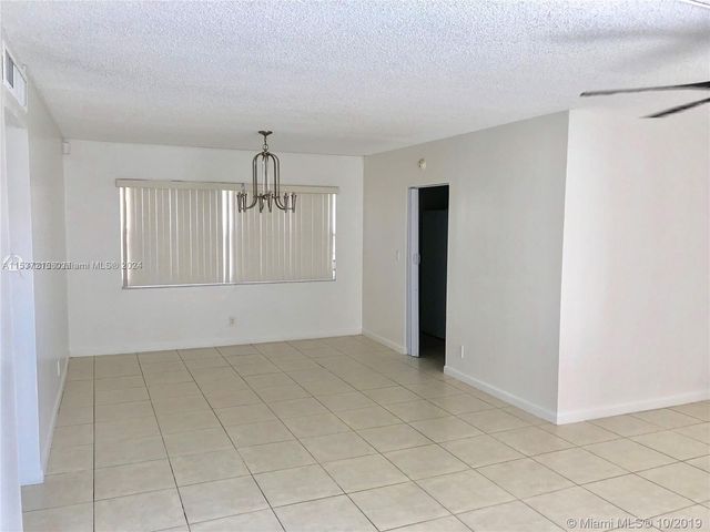 121 Golden Isles Dr 407, Hallandale Beach, FL 33009