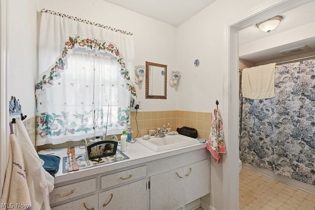 250 E Washington Street, Chagrin Falls, OH 44022
