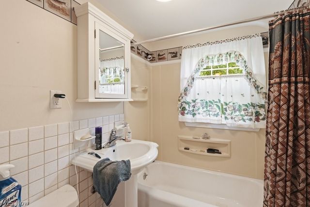 250 E Washington Street, Chagrin Falls, OH 44022