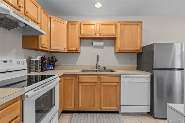 203 Alexandra Court, Carmel, NY 10512