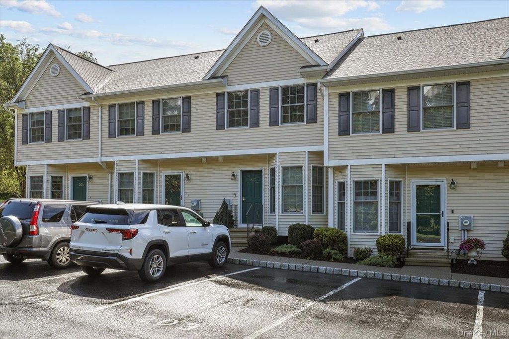 203 Alexandra Court, Carmel, NY 10512 — photo 2
