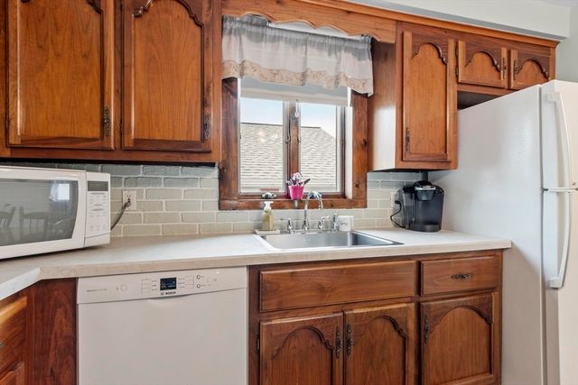 210 7th Avenue, Lowell, MA 01854
