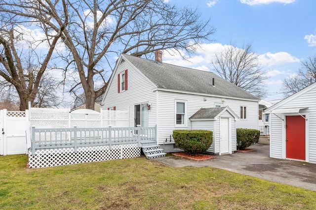 210 7th Avenue, Lowell, MA 01854