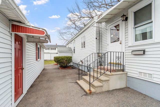 210 7th Avenue, Lowell, MA 01854