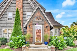96 Bluff Avenue, Cranston, RI 02905