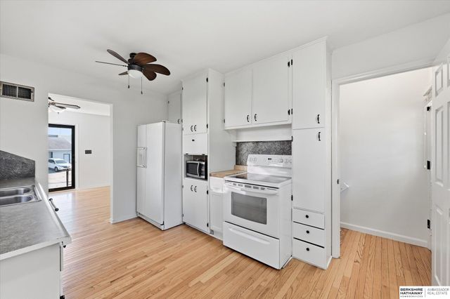 4502 B Street, Omaha, NE 68106