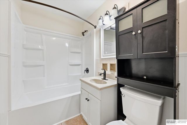 4502 B Street, Omaha, NE 68106