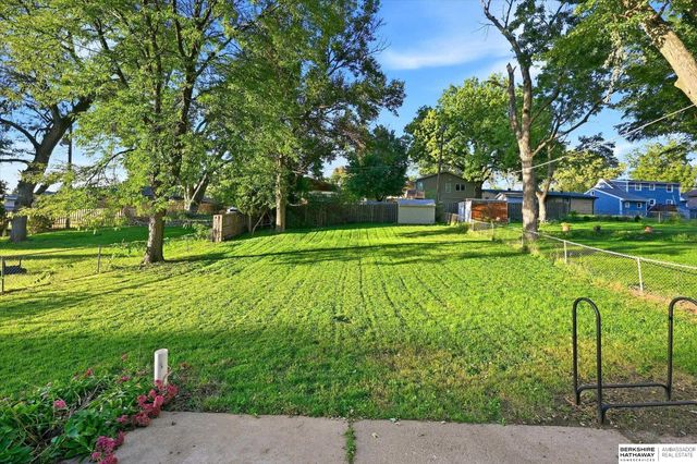 4502 B Street, Omaha, NE 68106