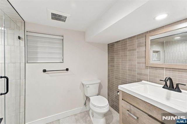 384 Pleasant Avenue, Cliffside Park, NJ 07010