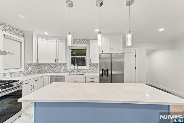 384 Pleasant Avenue, Cliffside Park, NJ 07010