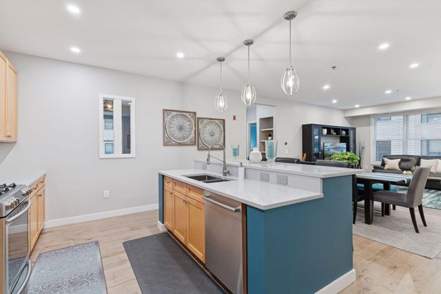 209 8th Street E 201, Saint Paul, MN 55101