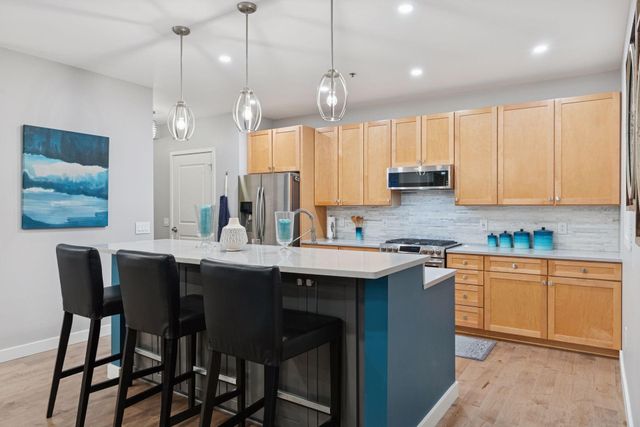 209 8th Street E 201, Saint Paul, MN 55101