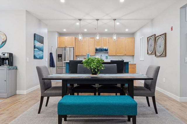 209 8th Street E 201, Saint Paul, MN 55101