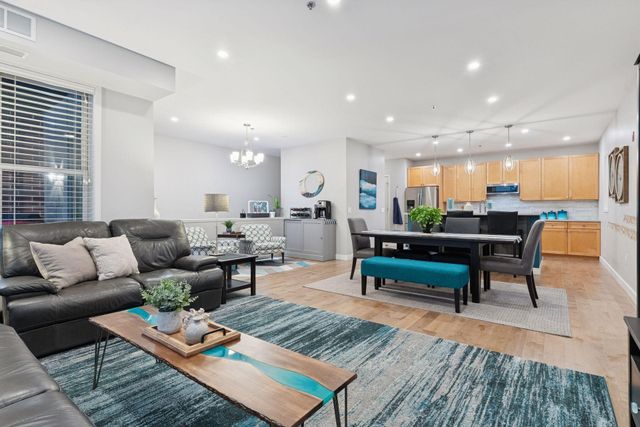 209 8th Street E 201, Saint Paul, MN 55101