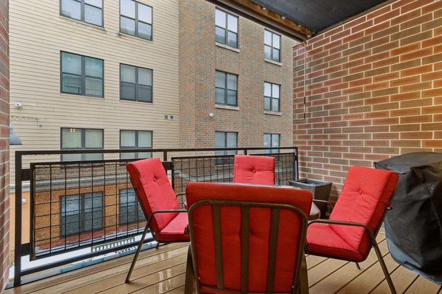 209 8th Street E 201, Saint Paul, MN 55101